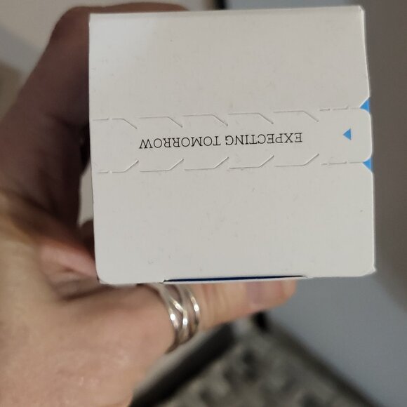 NEW COSRX TRIPLE HYALURONIC MOISTERIZING CLEANSER - Picture 8 of 8